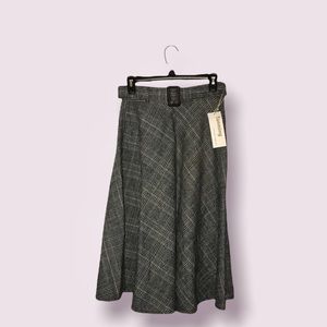 NWT!! Tanming Mid-length belted plaid wool skirt. Size M